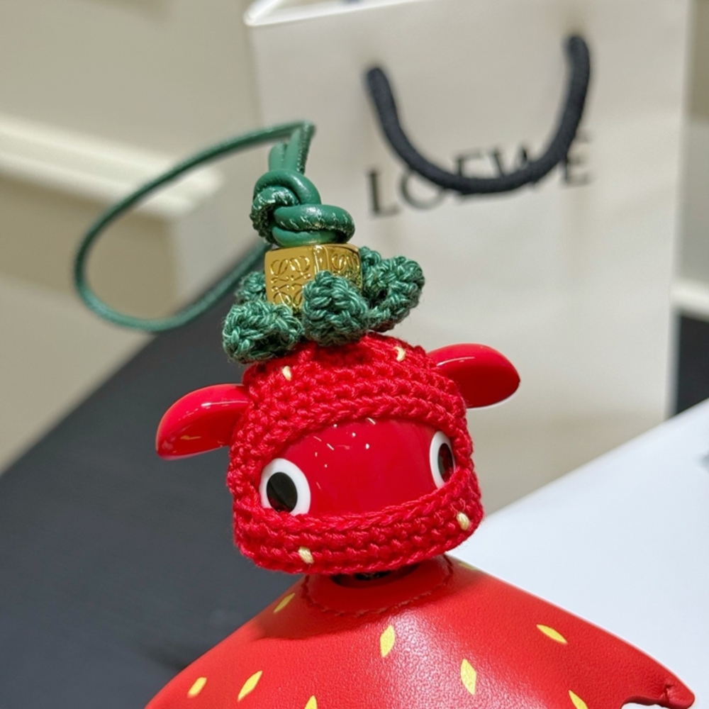LOEWE Strawberry Elf Crochet Leather Bag Charm Pendant - Picture 2 of 10